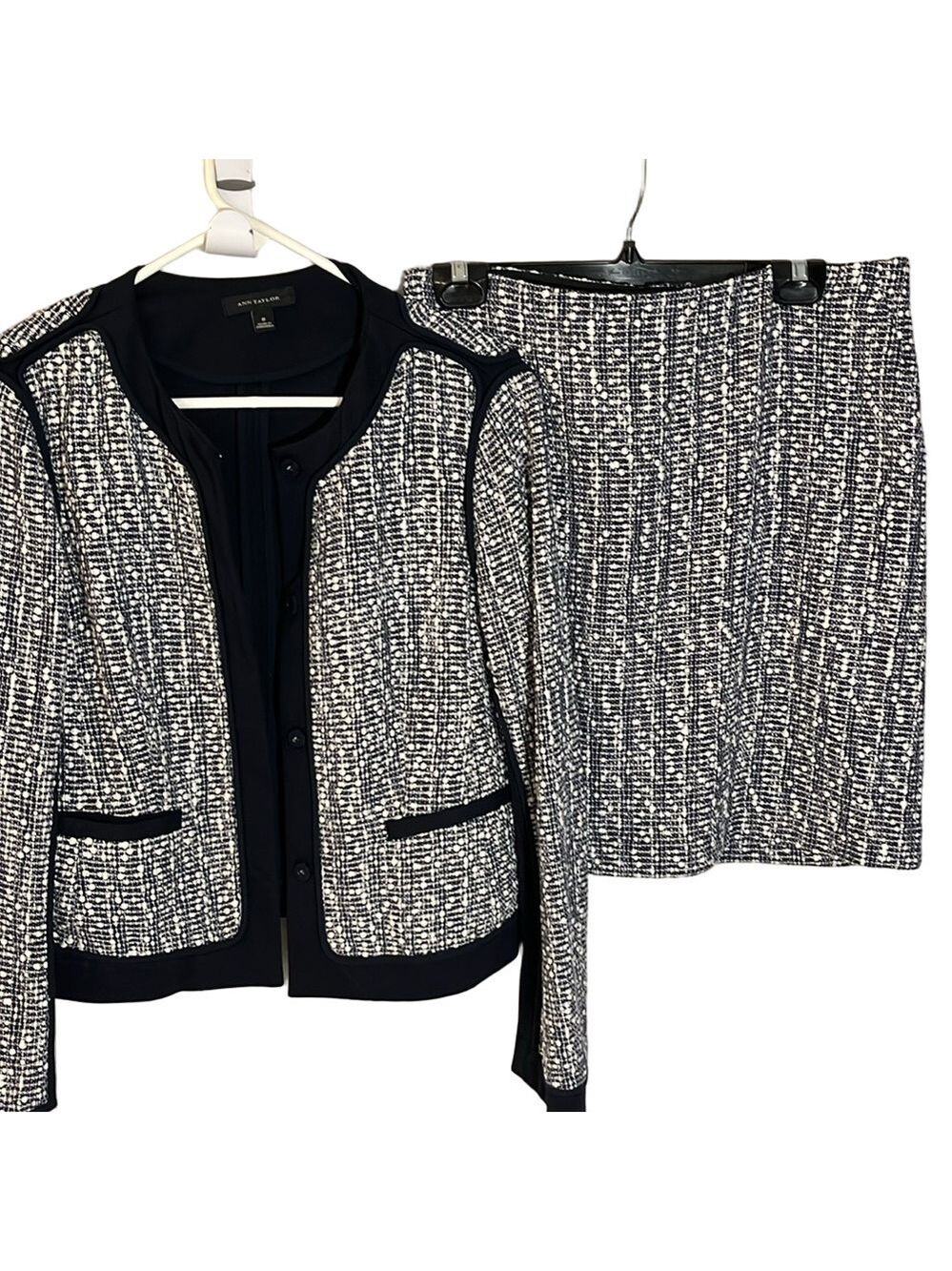 2 piece Navy EUC Anne Taylor tweed jacket and skirt set size 8-10
